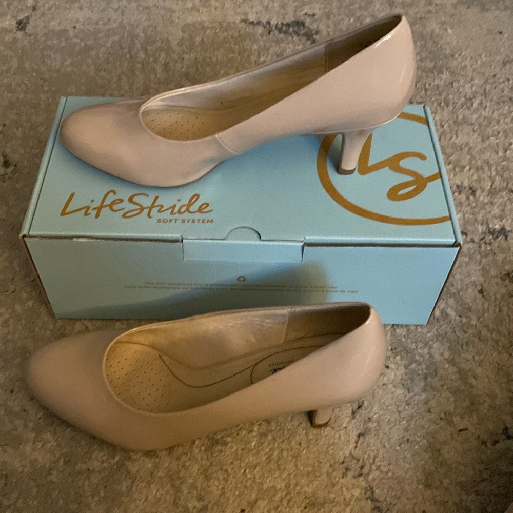 Life Stride Cream Heels